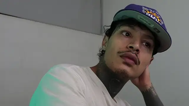 Snapshot of trieone chatting on March 2025 05:08:01 AM trieone online show from March 2025 05:08:01 AM