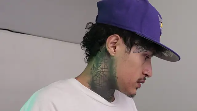 Snapshot of trieone chatting on March 2025 04:30:02 AM trieone online show from March 2025 04:30:02 AM