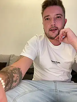 Snapshot of TwopartCuisine chatting on April 2026 07:00:02 PM TwopartCuisine online show from April 2026 07:00:02 PM