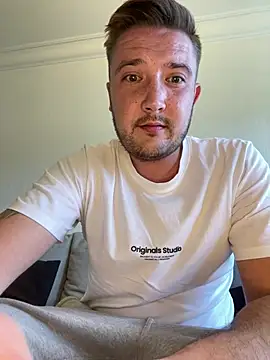 Snapshot of TwopartCuisine chatting on April 2026 10:02:01 AM TwopartCuisine online show from April 2026 10:02:01 AM