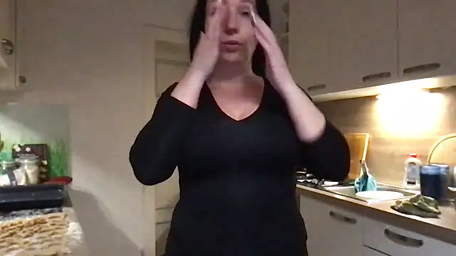 Snapshot of Viola_Beck chatting on December 2025 04:58:02 PM Viola Beck online show from December 2025 04:58:02 PM