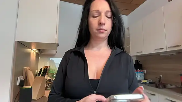 Snapshot of Viola_Beck chatting on February 2026 12:24:01 PM Viola Beck online show from February 2026 12:24:01 PM