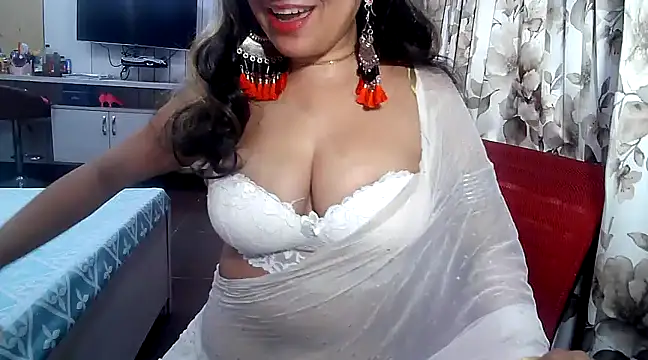 Snapshot of yourradhika chatting on February 2025 07:10:02 PM yourradhika online show from February 2025 07:10:02 PM