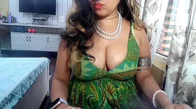 Snapshot of yourradhika chatting on February 2025 05:42:01 PM yourradhika online show from February 2025 05:42:01 PM