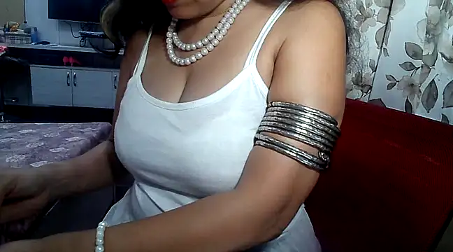 Snapshot of yourradhika chatting on February 2025 06:04:01 PM yourradhika online show from February 2025 06:04:01 PM