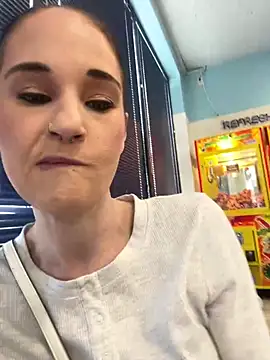 Snapshot of lolabunny9 chatting on February 2025 05:26:02 PM lolabunny9 online show from February 2025 05:26:02 PM