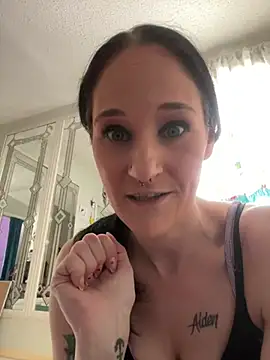 Snapshot of lolabunny9 chatting on February 2025 04:24:02 PM lolabunny9 online show from February 2025 04:24:02 PM