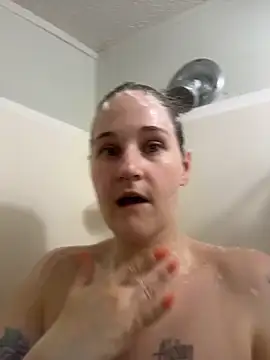 Snapshot of lolabunny9 chatting on April 2026 03:16:01 PM lolabunny9 online show from April 2026 03:16:01 PM