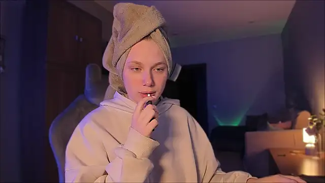 Rachel Ro online show from December 2024 08:34:01 PM