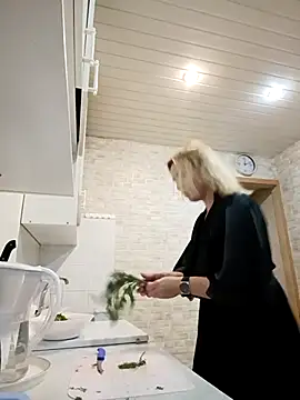 Snapshot of Mika_Passion chatting on November 2025 09:22:01 AM Mika Passion online show from November 2025 09:22:01 AM