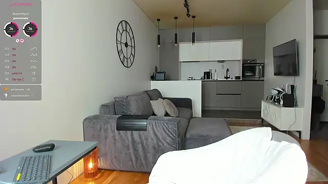 Juicy Bella online show from April 2026 09:04:01 AM