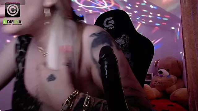 Snapshot of SonyaDevon chatting on December 2024 10:58:02 AM SonyaDevon online show from December 2024 10:58:02 AM