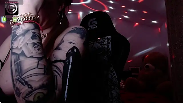 Snapshot of SonyaDevon chatting on January 2025 11:03:02 AM SonyaDevon online show from January 2025 11:03:02 AM