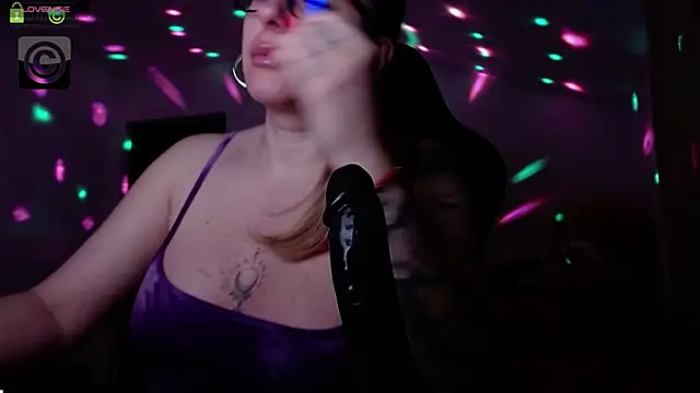 Snapshot of SonyaDevon chatting on January 2025 04:12:02 AM SonyaDevon online show from January 2025 04:12:02 AM