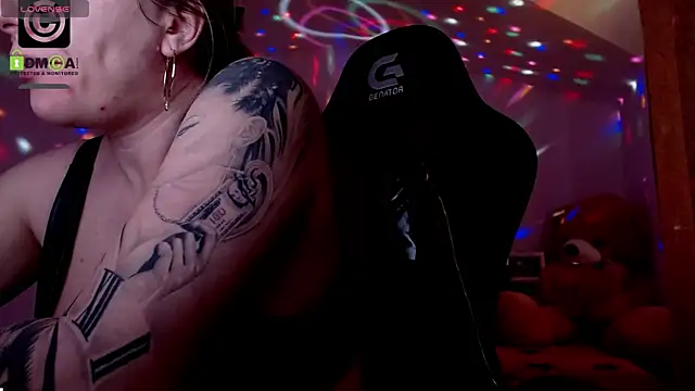 Snapshot of SonyaDevon chatting on January 2025 11:22:02 AM SonyaDevon online show from January 2025 11:22:02 AM