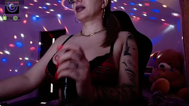 Snapshot of SonyaDevon chatting on January 2025 07:10:02 AM SonyaDevon online show from January 2025 07:10:02 AM