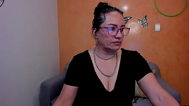 Snapshot of scarlet_wet chatting on April 2026 09:41:02 PM scarlet wet online show from April 2026 09:41:02 PM