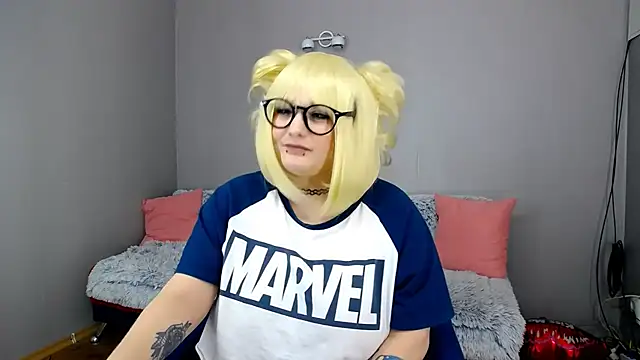 Snapshot of Estheri chatting on February 2025 10:59:01 AM Estheri online show from February 2025 10:59:01 AM