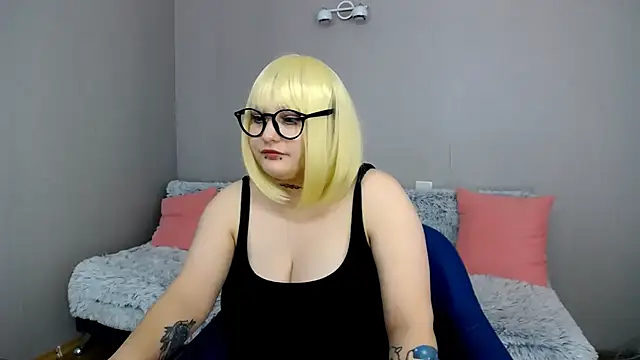 Snapshot of Estheri chatting on March 2025 07:59:01 AM Estheri online show from March 2025 07:59:01 AM