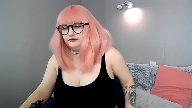 Snapshot of Estheri chatting on March 2025 07:22:02 AM Estheri online show from March 2025 07:22:02 AM