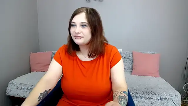 Snapshot of Estheri chatting on October 2025 06:32:02 AM Estheri online show from October 2025 06:32:02 AM