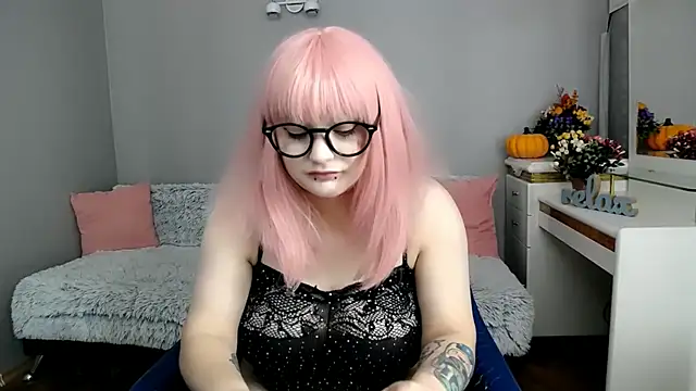 Snapshot of Estheri chatting on November 2025 07:03:01 AM Estheri online show from November 2025 07:03:01 AM