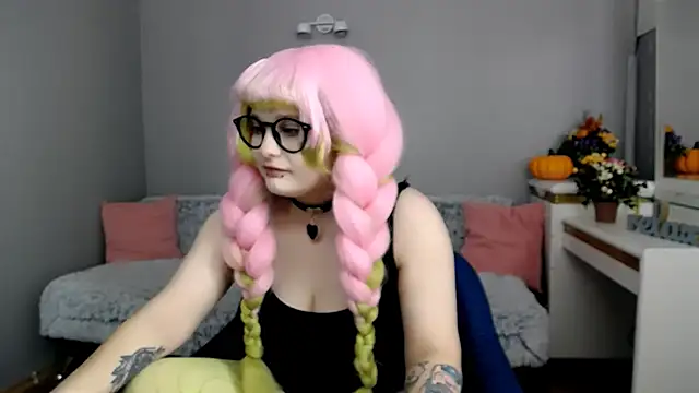 Snapshot of Estheri chatting on November 2025 07:19:01 AM Estheri online show from November 2025 07:19:01 AM