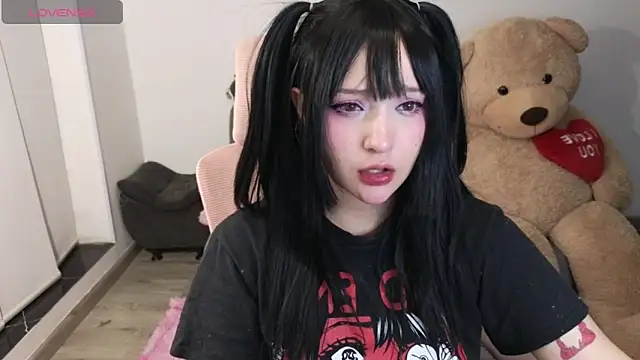 Snapshot of KuroChan420 chatting on April 2026 02:00:02 AM KuroChan420 online show from April 2026 02:00:02 AM