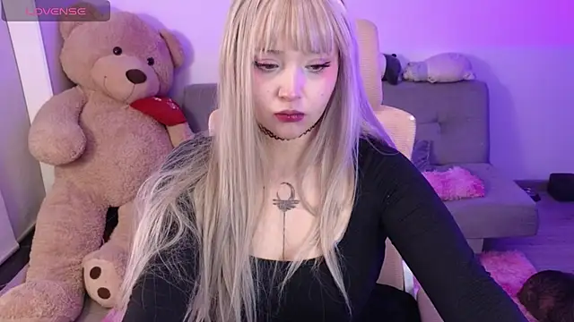 Snapshot of KuroChan420 chatting on April 2026 03:39:01 AM KuroChan420 online show from April 2026 03:39:01 AM