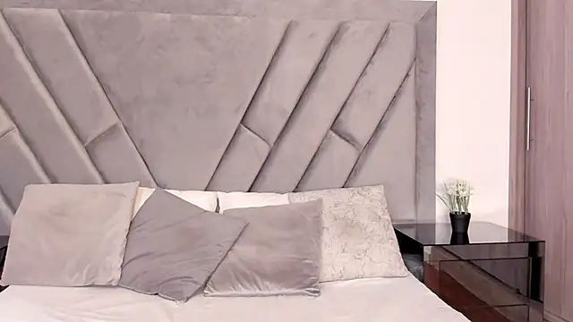 Emma jonness online show from February 2025 07:10:02 PM