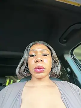 Snapshot of Belle___ chatting on April 2026 02:33:01 PM Belle online show from April 2026 02:33:01 PM