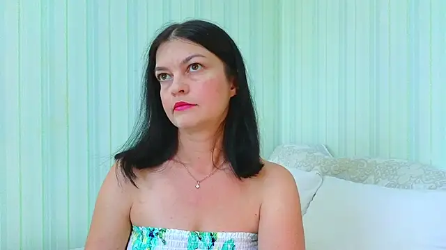 Snapshot of _Lily_ chatting on June 2026 11:31:01 AM Lily online show from June 2026 11:31:01 AM