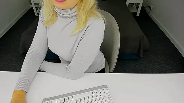 Snapshot of Abby_Moore_ chatting on January 2025 03:26:02 AM Abby Moore online show from January 2025 03:26:02 AM