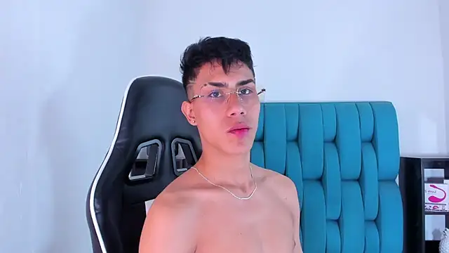 Snapshot of AlanNaughty chatting on February 2025 04:57:02 AM AlanNaughty online show from February 2025 04:57:02 AM