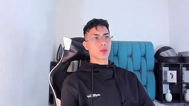 Snapshot of AlanNaughty chatting on February 2025 09:59:01 PM AlanNaughty online show from February 2025 09:59:01 PM