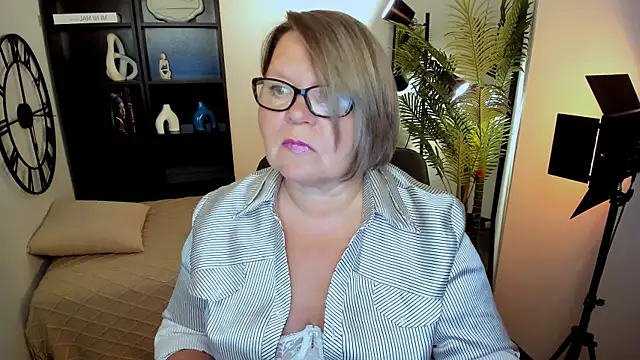 Snapshot of Shannonshine chatting on July 2026 01:18:02 PM Shannonshine online show from July 2026 01:18:02 PM