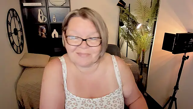 Snapshot of Shannonshine chatting on July 2026 01:57:01 PM Shannonshine online show from July 2026 01:57:01 PM