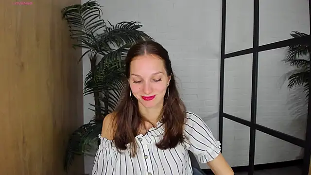 Snapshot of MirandaGlow chatting on September 2025 05:51:02 AM MirandaGlow online show from September 2025 05:51:02 AM