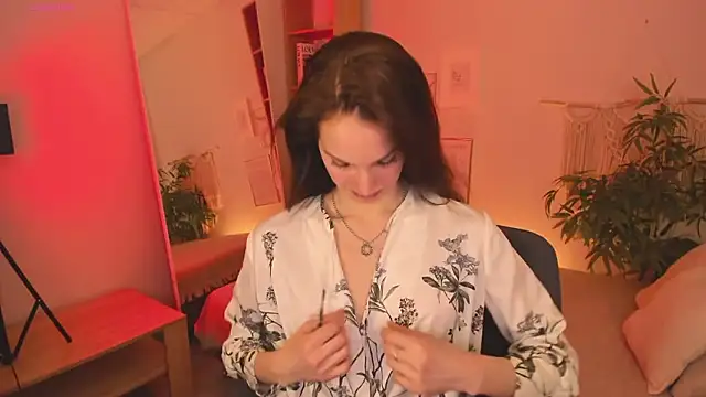 Snapshot of MirandaGlow chatting on March 2026 05:45:02 AM MirandaGlow online show from March 2026 05:45:02 AM