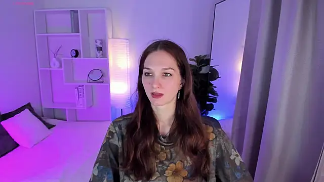 Snapshot of MirandaGlow chatting on April 2026 05:40:01 AM MirandaGlow online show from April 2026 05:40:01 AM