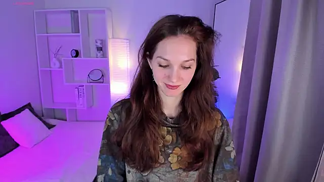 Snapshot of MirandaGlow chatting on April 2026 06:19:01 AM MirandaGlow online show from April 2026 06:19:01 AM