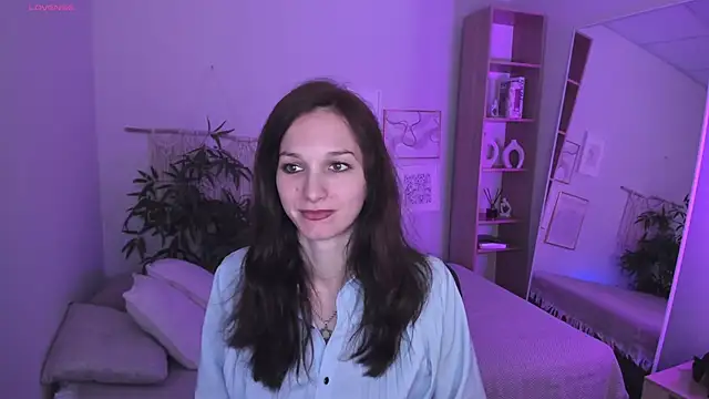 Snapshot of MirandaGlow chatting on April 2026 05:44:02 AM MirandaGlow online show from April 2026 05:44:02 AM