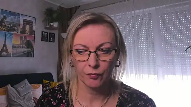 vanessa chat online show from March 2025 02:18:01 PM