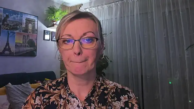 vanessa chat online show from March 2025 06:00:01 PM