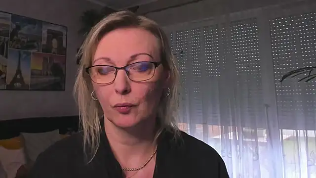 vanessa chat online show from March 2025 02:23:01 PM