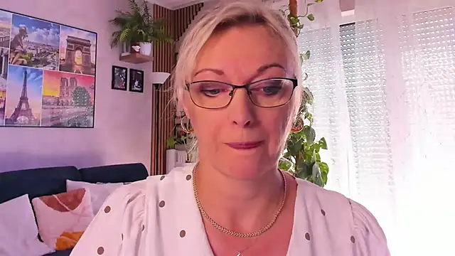 vanessa chat online show from September 2025 06:35:02 AM