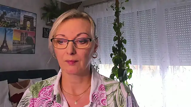 vanessa chat online show from September 2025 01:33:01 PM