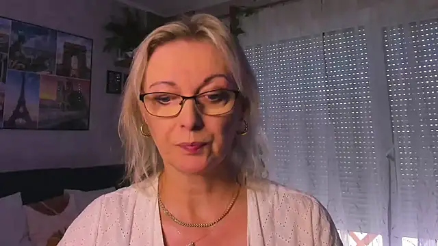 vanessa chat online show from September 2025 01:24:02 PM