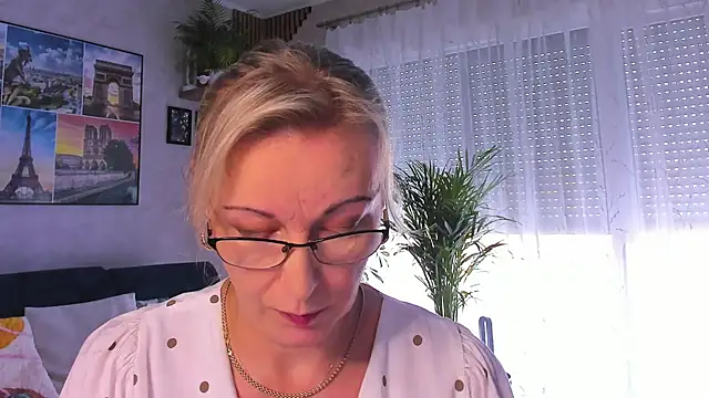 vanessa chat online show from October 2025 01:22:01 PM