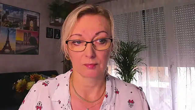 vanessa chat online show from October 2025 02:18:01 PM